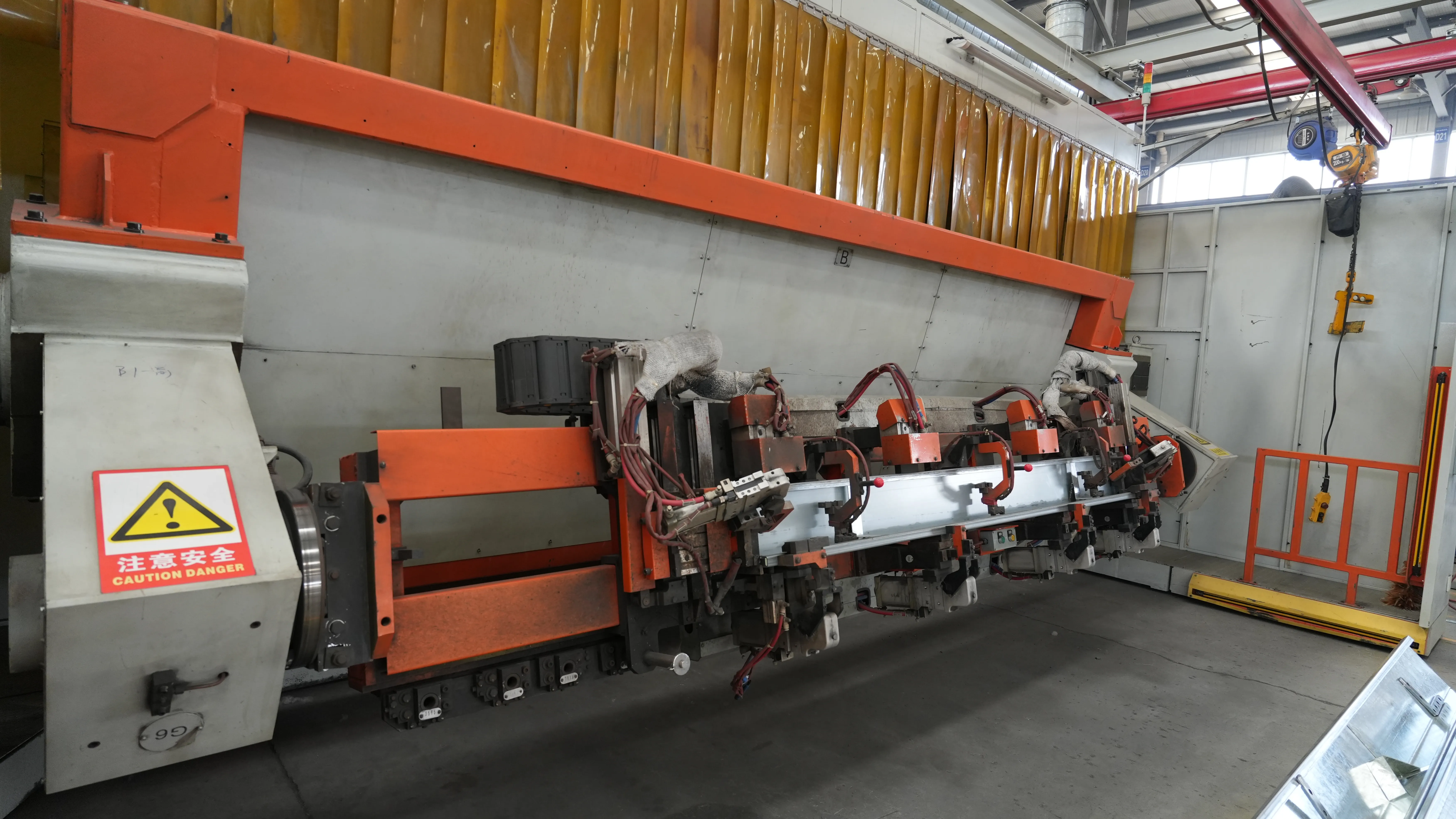 Column Robot Welding Station